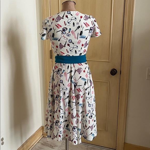 UNIQUE VINTAGE Retro Novelty "Make Up" Print SHT SLV Belted Full Skirt Dress XS - Picture 2 of 16